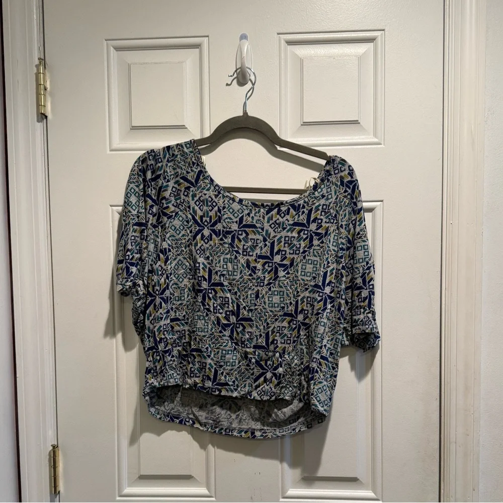 Patterned Open Back Top - Picture 9 of 12